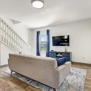 Cozy Charmer In Town Holiday home