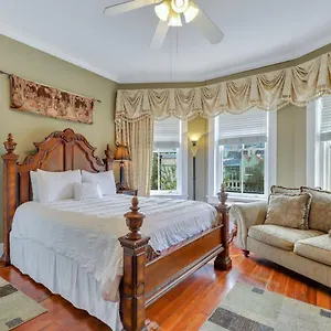 The Wright On Beautiful Jones Street Apartment