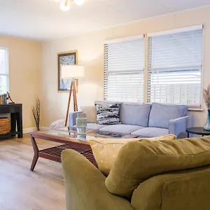 House Near Zoo And Busch Gardens, Free High Speed Wifi Holiday home Tampa